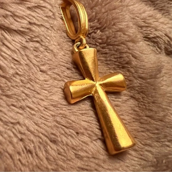 VINTAGE Large Chunky Gold-Toned Religious Christian Cross Necklace Pendant - Picture 4 of 7